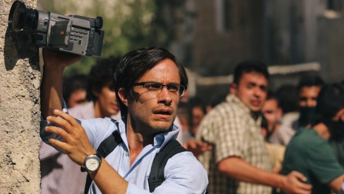 The journalist Maziar Bahari covering a street event.