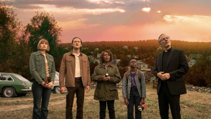 Salem's Lot: Five characters look up to a house out of shot with a sunset behind them