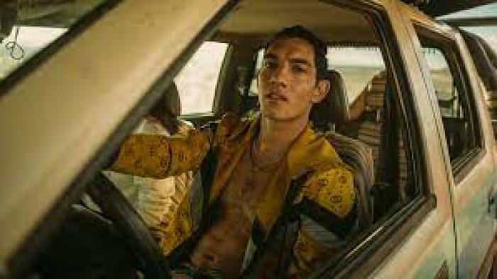Sayen: La Ruta Seca scene 2: Indigenous man drives car