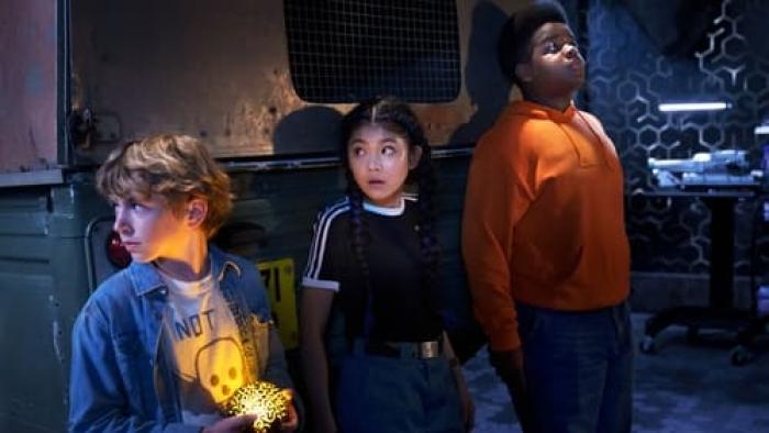 Secret Headquarters Movie: Three kids hide while one of them holds a glowing object