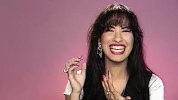 Selena y Los Dinos: The singer gives an interview.