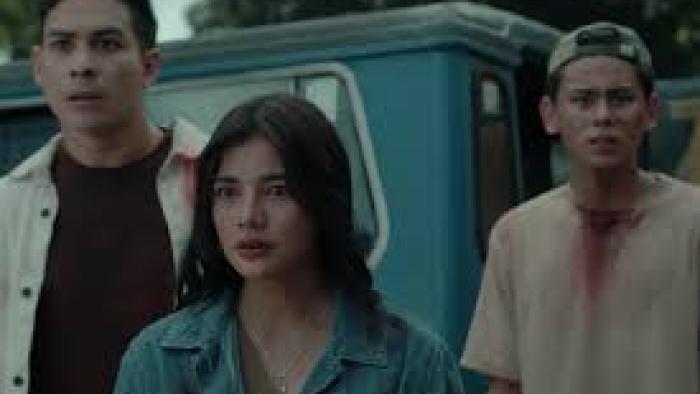 Shake Rattle & Roll Extreme: 3 Asian young people look scared