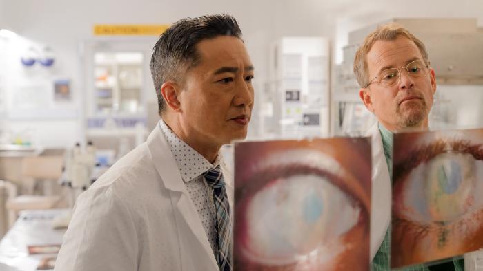 Sight Movie: Terry Chen and Greg Kinnear are ophthalmologists looking at eye X-rays