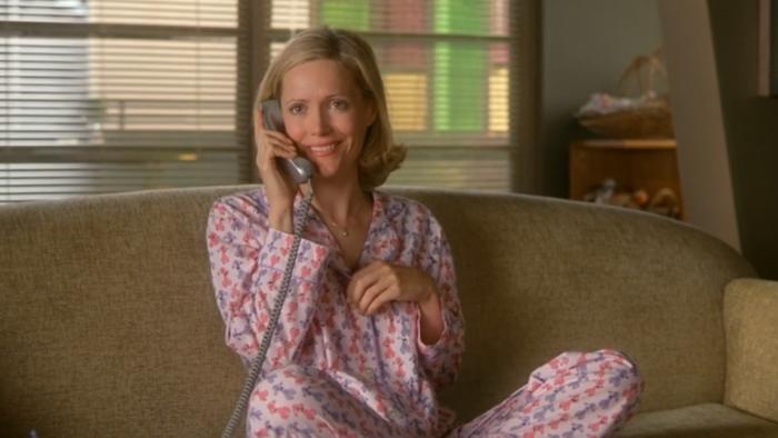 Stealing Harvard: Leslie Mann talks on phone