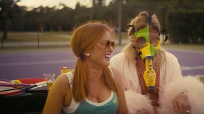 The Beach Bum movie: Minnie laughs while Moondog wears a mask