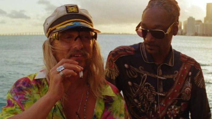 The Beach Bum movie: Moondog smokes a joint with Lingerie
