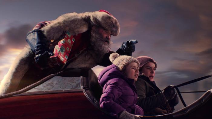 The Christmas Chronicles movie: Santa, Kate, and Teddy in a sleigh flying through the air