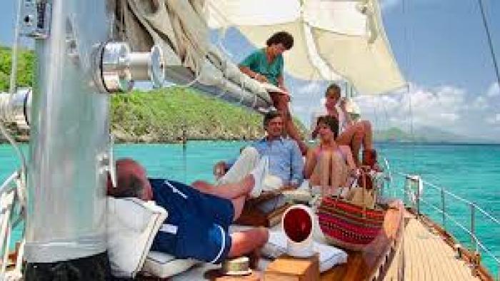 The Four Seasons: Cast on boat