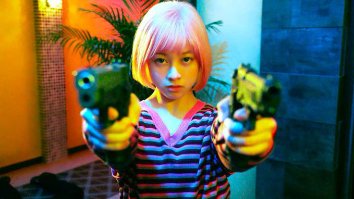 Kanna Hashimoto as Kei with guns in The Violence Action