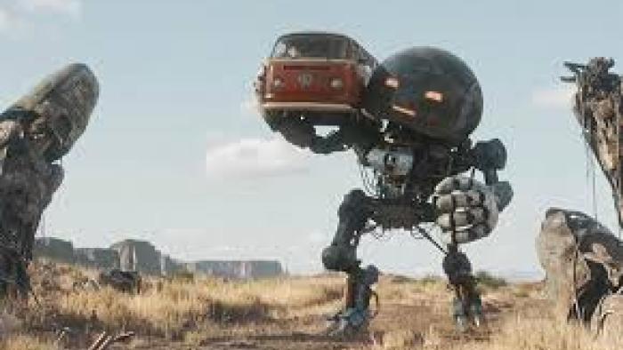The Electric State: Robot carries van