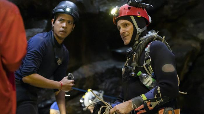 Thirteen Lives Movie: Thira "Aum" Chutikul (left) as Commander Kiet and Viggo Mortensen (right) as Rick Stanton