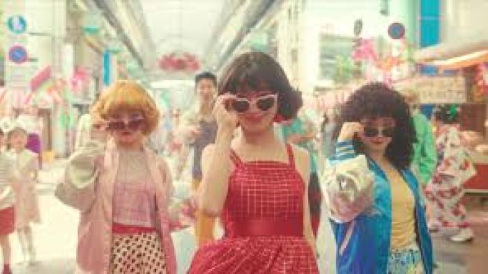 This is I: 3 characters with heart-shaped glasses