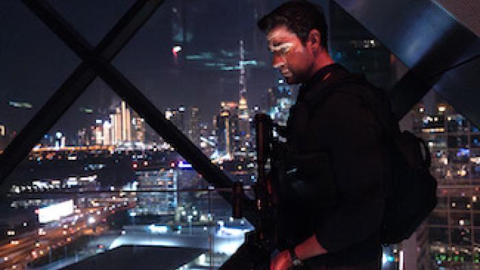 Tom Clancy's Jack Ryan: Ghost War: John Krasinski on the side of a building.