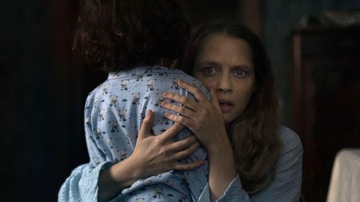 The Twin Movie: Rachel looks terrified as she clutches Elliot to her