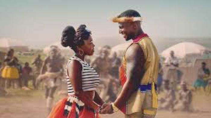 Umjolo: A Black man and woman hold hands outside