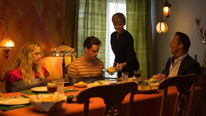 Villains Movie: Mickey and Jules forced to sit at the dinner table with Gloria and George