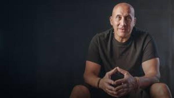 Vjeran Tomic: The Spider-Man of Paris: Man facing camera