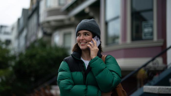 Voicemails for Isabelle: Zoey Deutch on the phone in San Francisco.