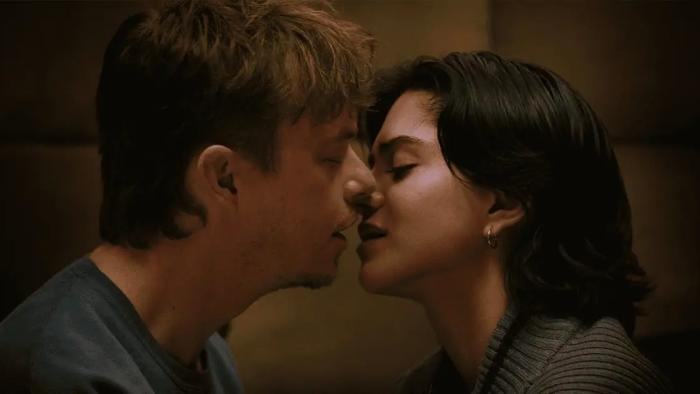 Wardriver movie: Dane DeHaan and Sasha Calle kiss