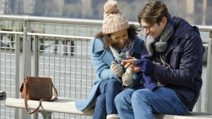 Irreplaceable You Movie: Abbie & Sam sitting outside looking at a phone