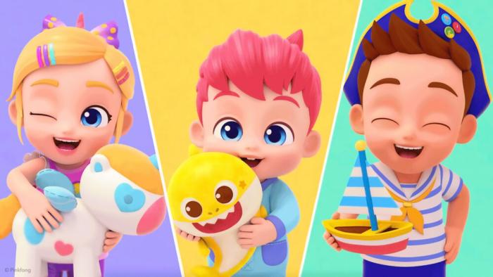 Bebefinn TV show Screenshot #2: Toddler girl with blonde hair and blue eyes holding a unicorn, next to Bebefinn holding Baby Shark plush toy and his brother in a sailor costume holding a boat 