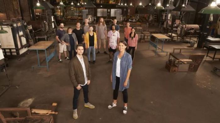 Blown Away TV Show: Nine top shelf glass blowers compete to be the best