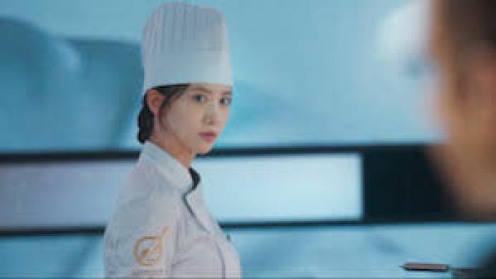 Bon Appétit, Your Majesty TV show screenshot #3: a female Korean chef wears a toque
