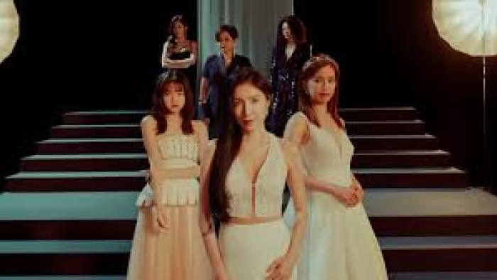 Born for the Spotlight TV show screenshot 2: Six Asian women stand on stairs, looking at the camera