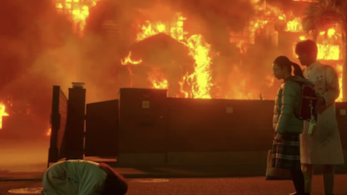 Burn the House Down TV show  screenshot 1: A fire engulfs the home in background as Satsuki bows for forgiveness to her husband and a young Anzu. 