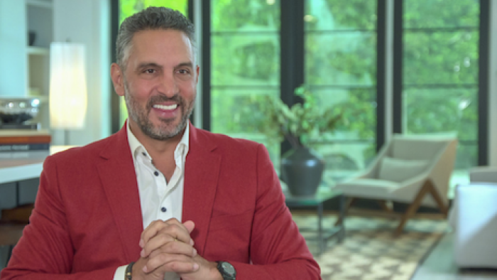 Buying Beverly Hills TV show: Mauricio Umansky.
