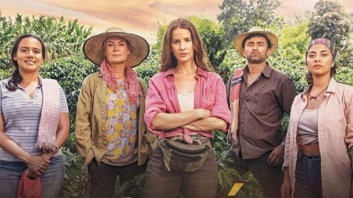 Dailyn Valdivieso, Katherine Vélez, Laura Londoño, Andrés Toro y Laura Junco en 'Café con aroma de mujer' (2021). Source: RCN Television