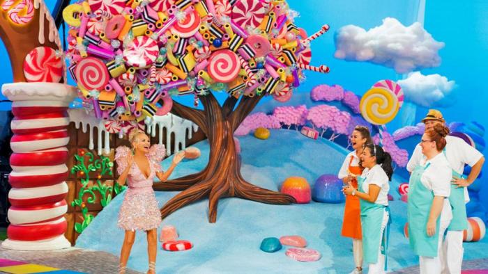 Candy Land TV Show: Host Kristin Chenoweth welcomes contestants