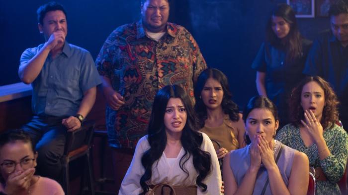 Comedy Chaos TV show screenshot 3:  an audience gasps at something happening on stage