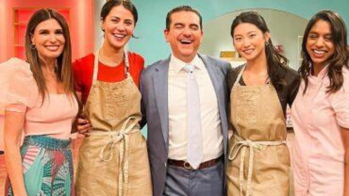 Cookie Cupcake Cake TV Show screenshot 2: hosts Buddy and Samantha with three contestants