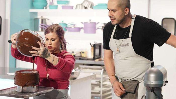 Crime Scene Kitchen TV Show: Scene #3: Contestants bake a cake