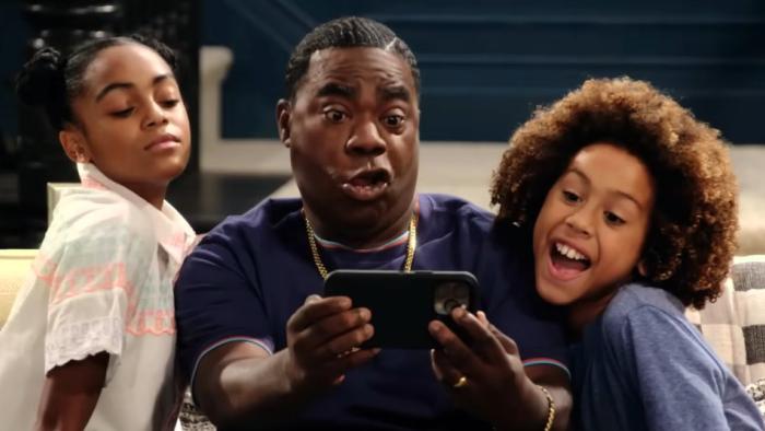 Crutch TV show screenshot 3: Crutch and his grandkids take a selfie