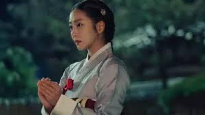 Dear Hongrang TV show screenshot #3: a young Korean woman stands outside