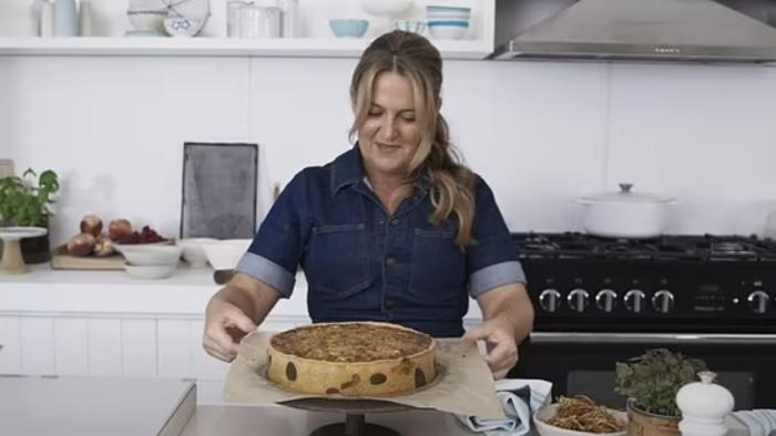Donna Hay Christmas TV Show: Donna takes a pie out of the oven