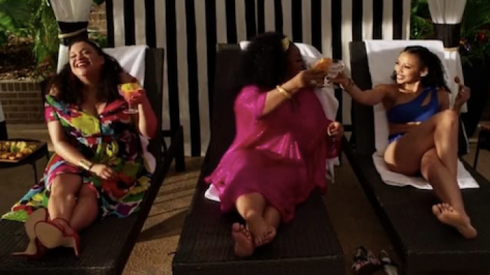 First Wives Club TV show screenshot 3: Bree sits on loungechair left of Hazel, who toasts with woman on right.  