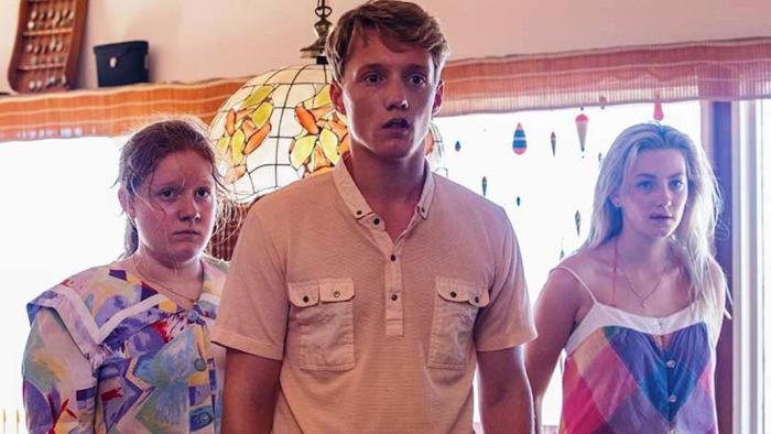 Frayed TV Show: Lenny, Tess, and Abby look shocked at something in front of them