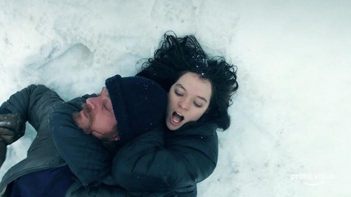 Hanna TV: Hanna (Esme Creed-Miles) tussles with her dad (Joel Kinnaman)