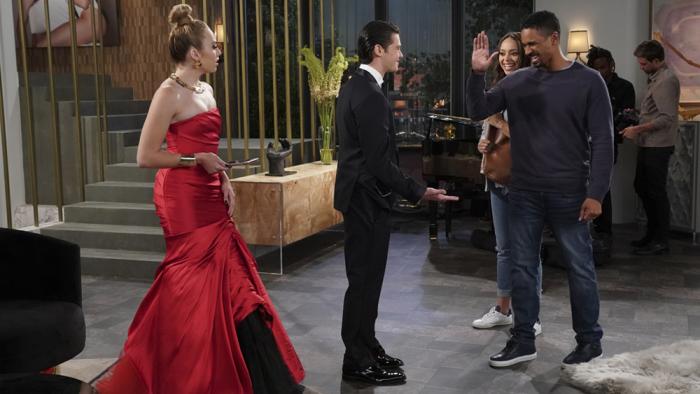 Happy Together TV Series: Jake and Claire crash Cooper's publicity shoot