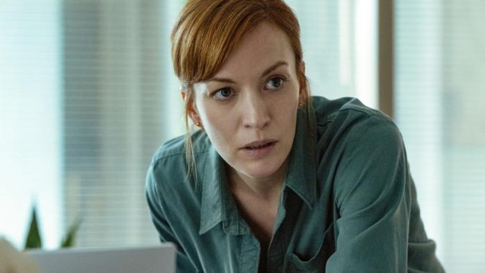 I Will Find You TV show screenshot 2: former reporter Rachel looks up from her computer