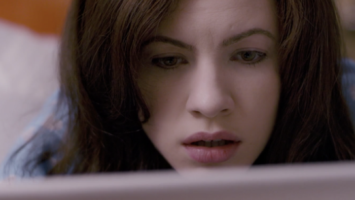 I Ship It TV Series: Ella discovers something on line. 