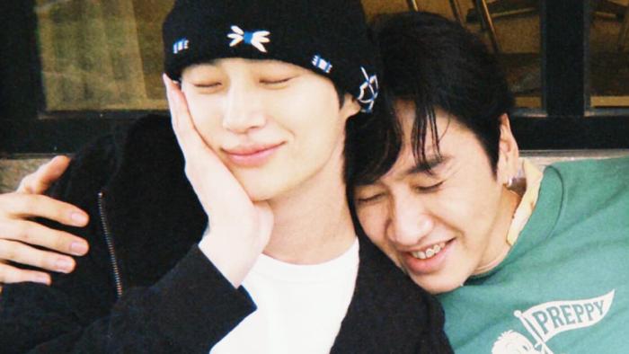 Jae-Seok's B&B Rules! TV show screenshot: Two Korean men smiling and hugging warmly indoors.
