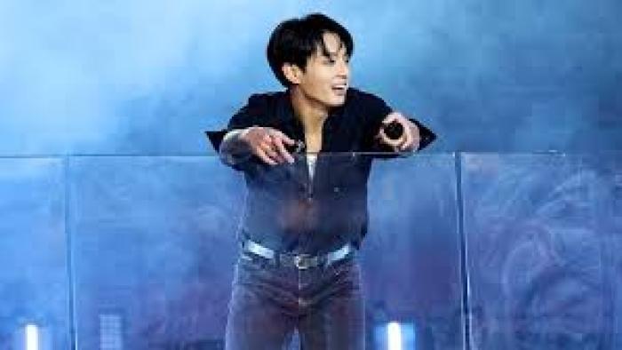 Jung Kook: I Am Still TV show screenshot #1: Jung Kook looks over a ledge