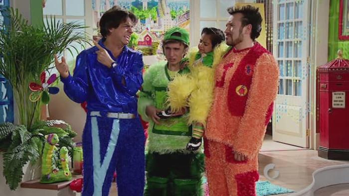 La Familia P. Luche TV Show: Scene #1