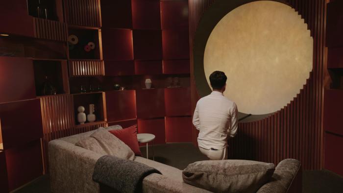 Love is Blind: Japan TV Show: Contestant is kneeling in one of the pods.