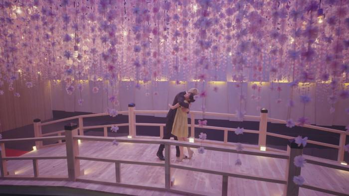 Love is Blind: Japan TV Show: Two contestants meet each ohter for the first time and embrace.