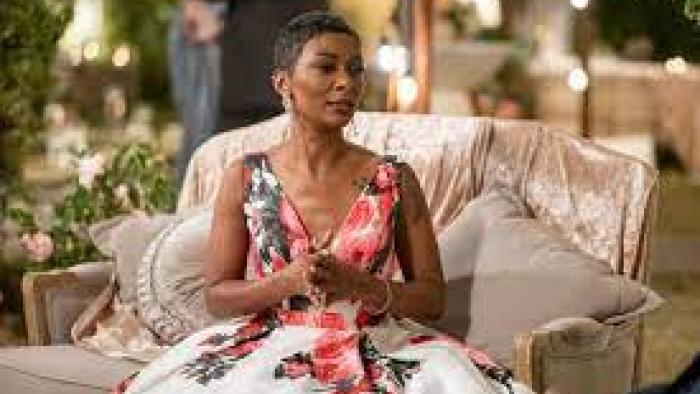 Love in Fairhope screenshot 2: a Black woman sits in a floral dress